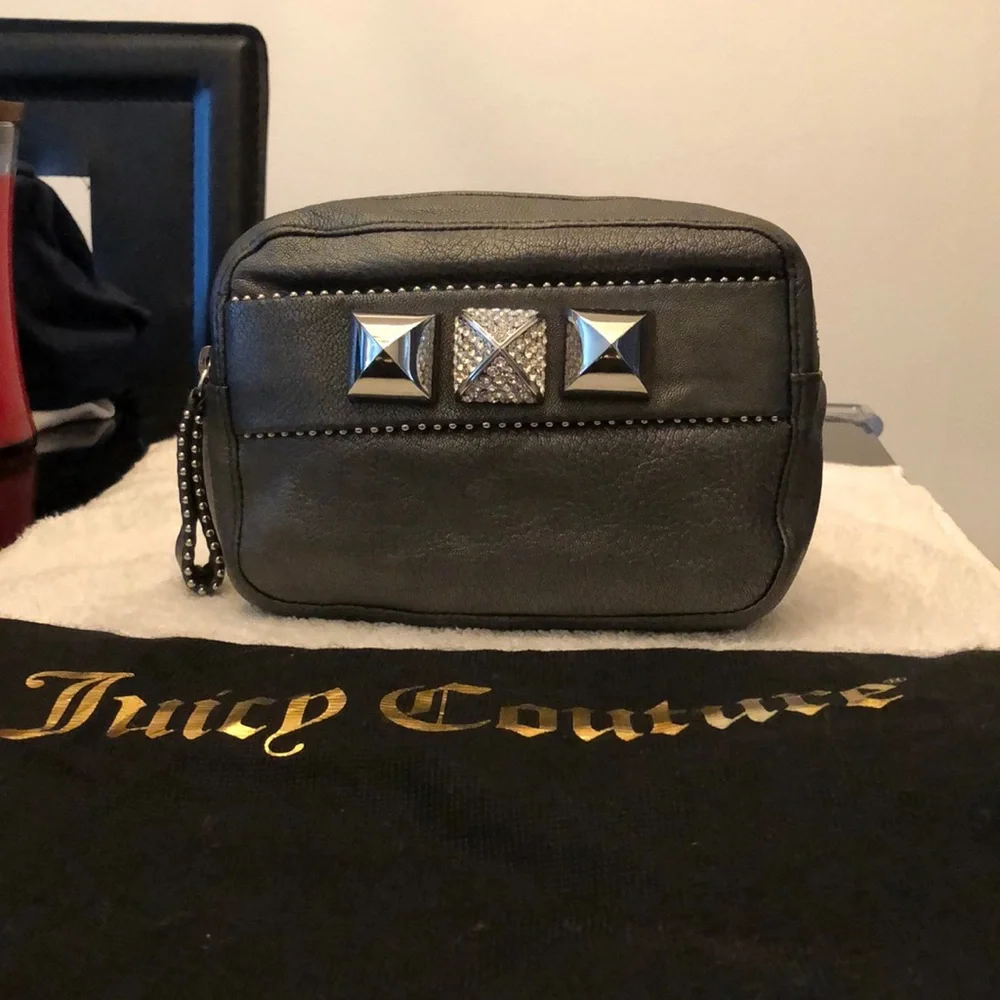 JUICY COUTURE WRISTLET HANDBAG WOMENS